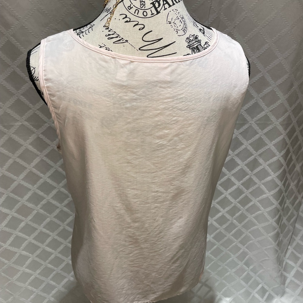 Chico’s Elegant Petal Pink Sleeveless Shell Top Size 1 - Picture 3 of 9